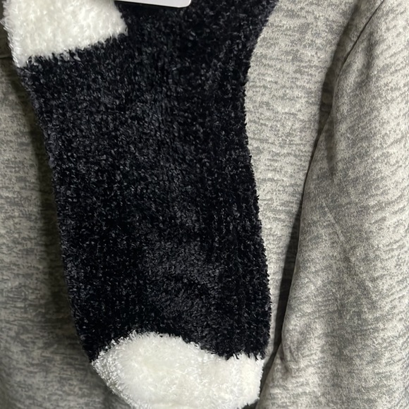 Croft & Barrow top with socks NWT feels like cuddle duds socks velour - Picture 4 of 8
